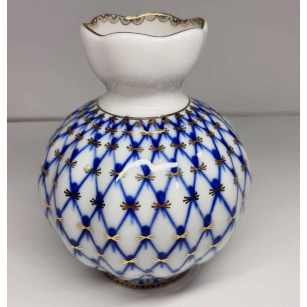 Lomonosov Russian Federation Porcelain Cobalt Blue 22K Gold Bud Flower Vase 4.5